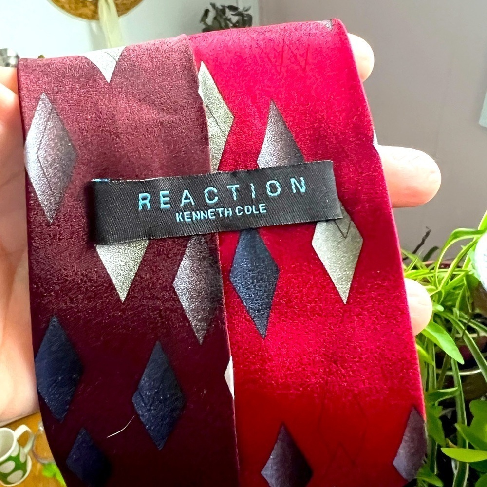 Reaction By Kenneth‎ Cole Handmade Made 100% Silk Neck Tie 4"x56"
